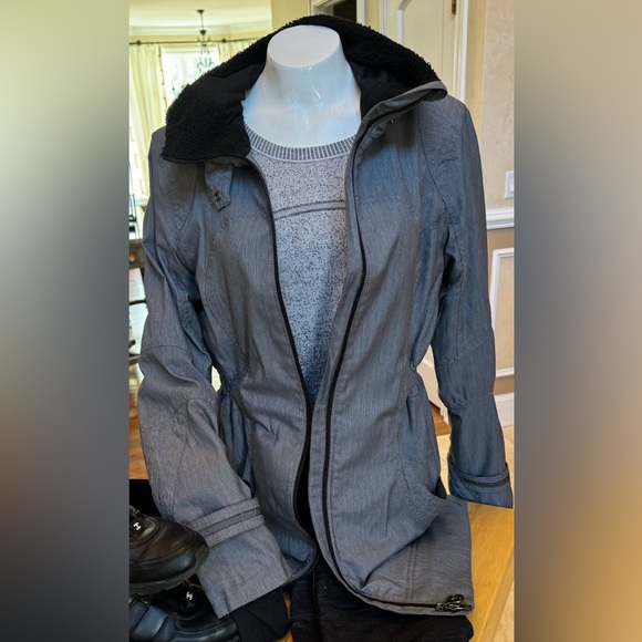 Lululemon fall jacket with Sherpa trim hood - Picture 2 of 7